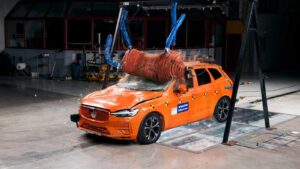 世界にわずか2体? Volvoが「ヘラジカ型ダミー」を使ってまで衝突試験を行う理由