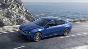 BMWが中国メーカーの手法を採用へ。高級車の常識を変える「脱・専用部品」とノイエ・クラッセの新戦略