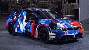 BMW M、累計生産100万台を達成。記念すべき1台は「ファイア・オレンジ」のM3、次なる時代は電動M3へ