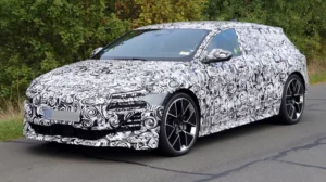 アウディ「RS6 e-tron」は復活するのか? 高性能EVワゴンの開発車両を目撃、551馬力超えの可能性