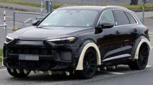 ポルシェ新型マカンが異様な姿で出現。アウディQ5をベースにガソリンエンジン復活へ、2028年登場予定