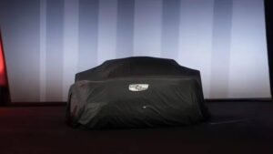 ポルシェ新型「Mission S」の姿が流出か|8,000rpmの次は超低重心ボディ、10月15日発表直前に新情報