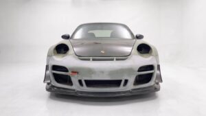 ポルシェ911がフラット6を捨てた? フロントにシボレー製ツインターボV8を積む「Repco-Mod 933」が登場